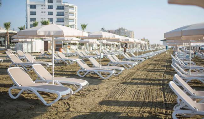 Шезлонг-лежак пластиковый Omega белый, тортора 1700-1945х690х910 мм Шезлонг-лежак пластиковый Omega белый, тортора 1700-1945х690х910 мм