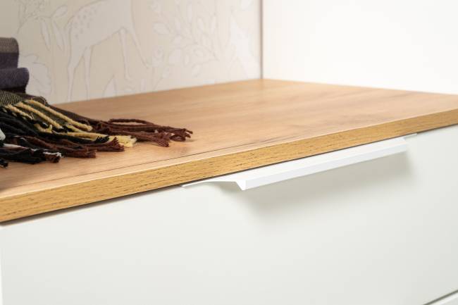 Три обувницы с зеркалом и вешалками для одежды Октава цвет белый шагрень/дуб крафт золотой Три обувницы с зеркалом и вешалками для одежды Октава цвет белый шагрень/дуб крафт золотой