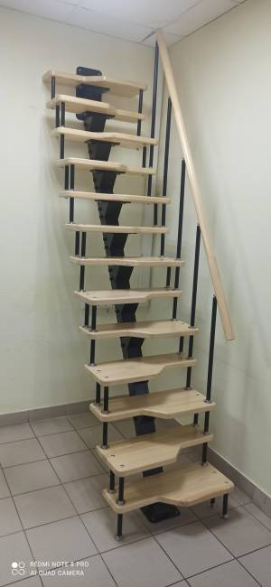 Лестница малогабаритная на монокосоуре «Гусиный шаг» 2600-2800 мм цвет серый