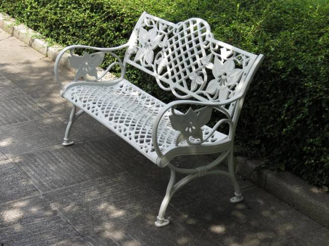 Садовая скамейка из литого алюминия White Lily