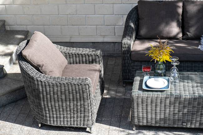 "Кон Панна" столик журнальный из искусственного ротанга, цвет графит "Кон Панна" столик журнальный из искусственного ротанга, цвет графит