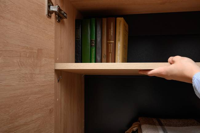 Брюс письменный стол с комодом цвет чёрный/Battle rock Santiago/столешница МДФ ель карпатская